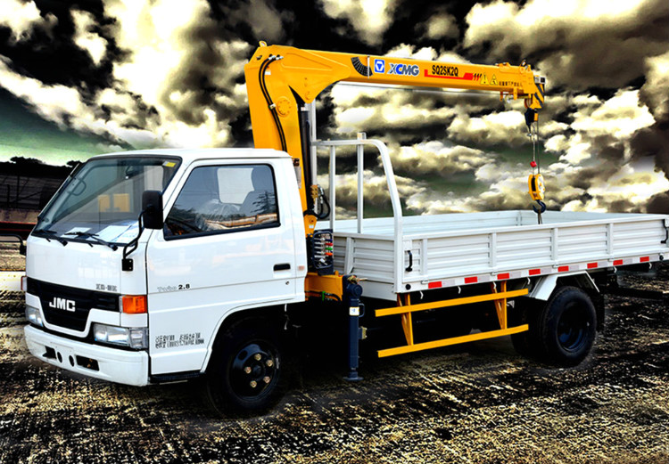 XCMG official new 3.2 ton small truck mounted crane with telescopic boom SQ3.2SK2Q for sale